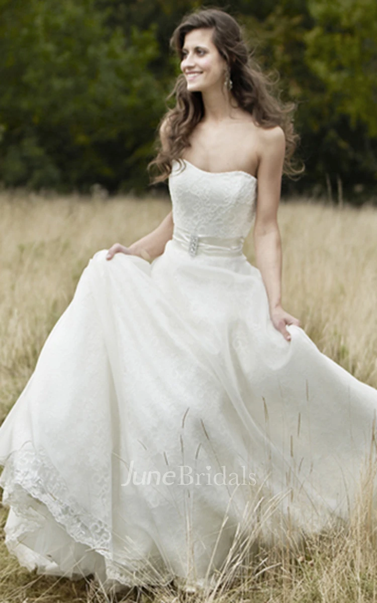 Strapless Floor-Length Sleeveless Broach Lace Wedding Dress