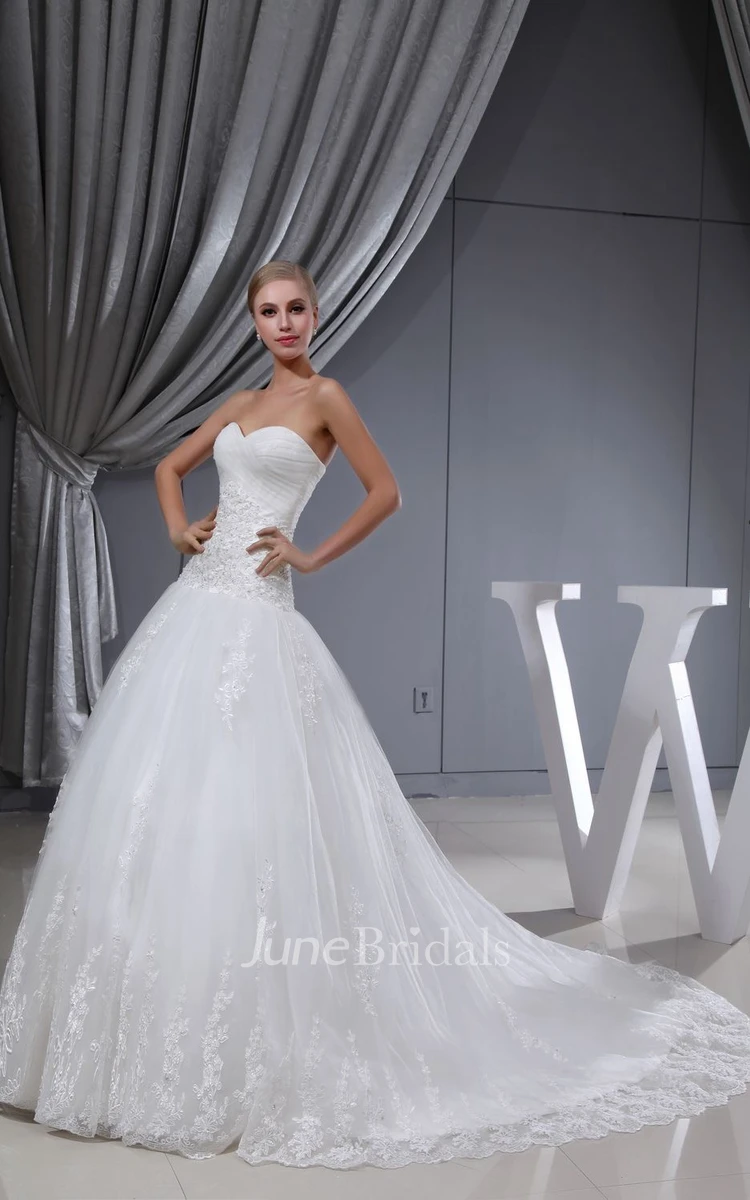 Sweetheart Criss-Cross-Ruched A-Line Dress With Lace Appliques and Tulle Overlay